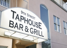 9th Street Taphouse Bar & Grille